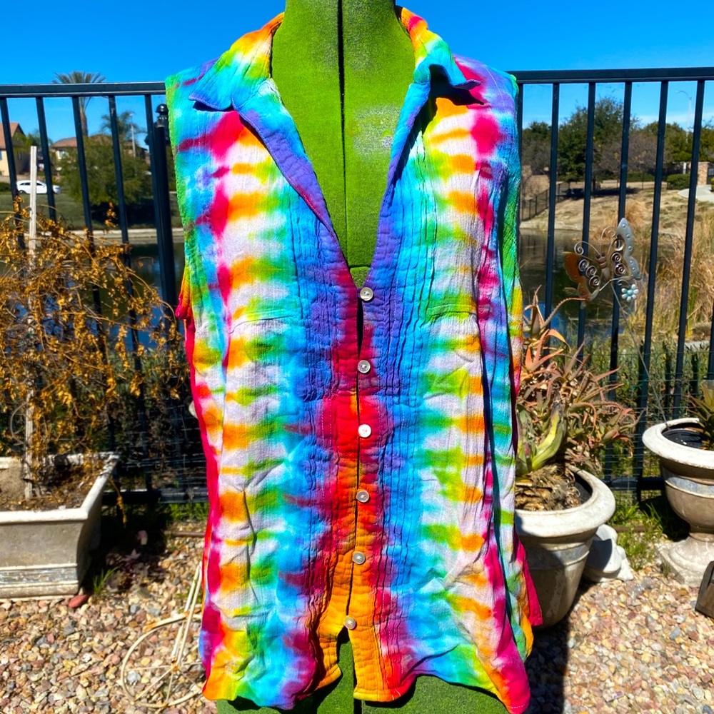 ❗️Custom Tie Dye❗️🌈 Botton Up Vest